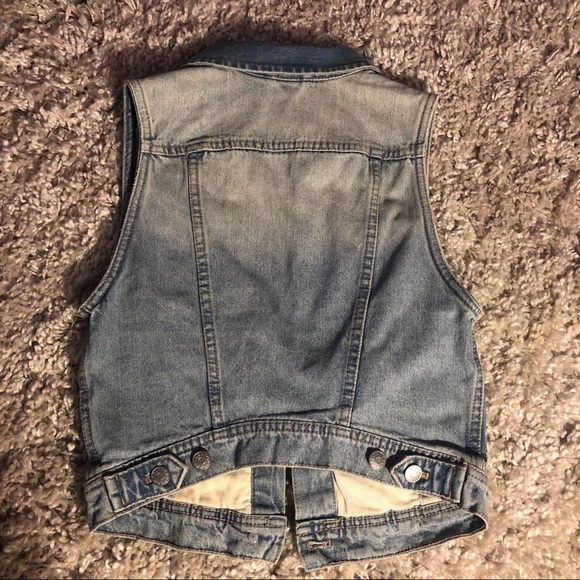 SOLD ✅ H&M light wash denim vest - Picture 3 of 3